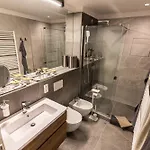 Διαμέρισμα Dh Private Flowers Terrace And Sauna Luxury 2kk, 2x Smarttv-netflix, Free Parking, Gym *