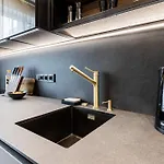 Dh Private Flowers Terrace And Sauna Luxury 2kk, 2x Smarttv-netflix, Free Parking, Gym