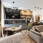 Dh Private Flowers Terrace And Sauna Luxury 2kk, 2x Smarttv-netflix, Free Parking, Gym