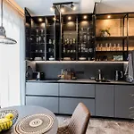 Dh Private Flowers Terrace And Sauna Luxury 2kk, 2x Smarttv-netflix, Free Parking, Gym