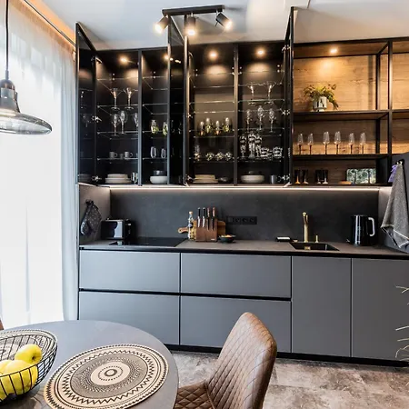 Dh Private Flowers Terrace And Sauna Luxury 2kk, 2x Smarttv-netflix, Free Parking, Gym