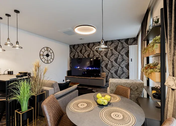 Apartment Dh Private Flowers Terrace And Sauna Luxury 2kk, 2x Smarttv-netflix, Free Parking, Gym