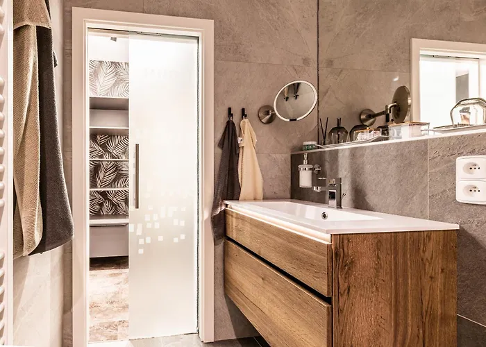 Apartment Dh Private Flowers Terrace And Sauna Luxury 2kk, 2x Smarttv-netflix, Free Parking, Gym
